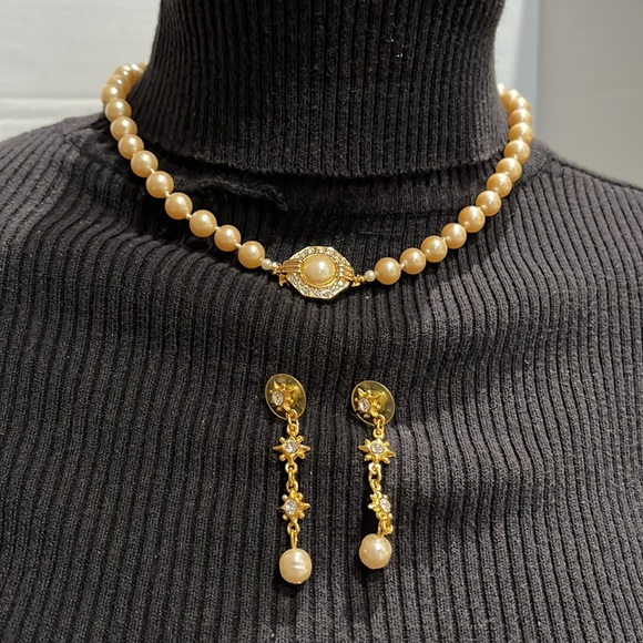 Necklace and earrings set - Picture 2 of 4